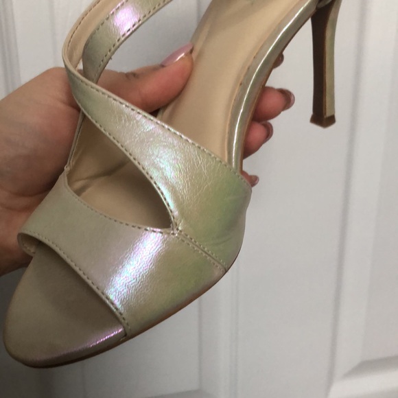 Nine West Gold Metallic Sandle - Picture 3 of 5